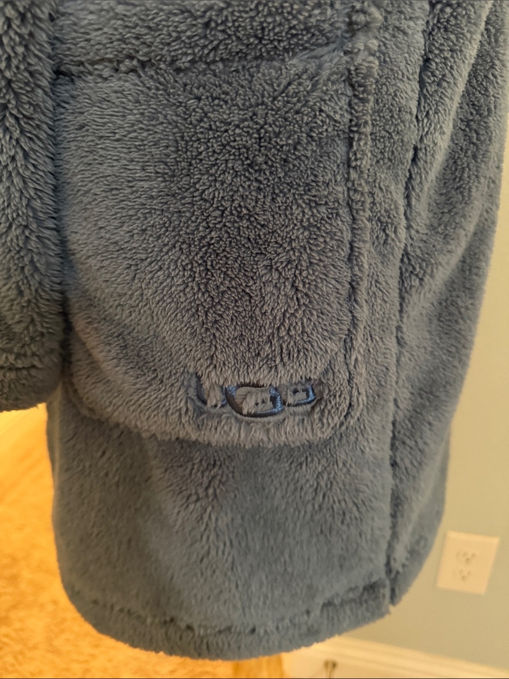 UGG Plush Hooded Robe in Charcoal Gray - Picture 5 of 7